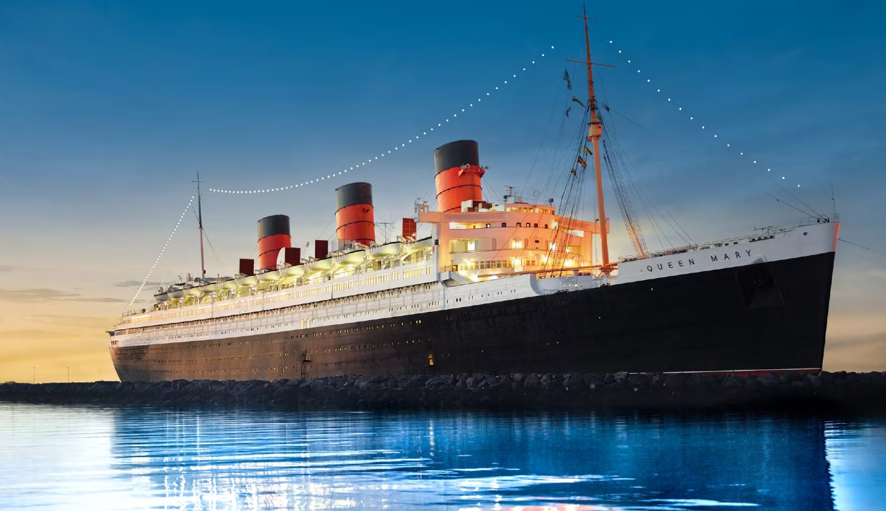 picture of the Queen Mary shop on the water